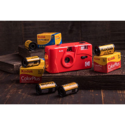 KODAK M35 DA00239 - Appareil Photo Rechargeable 35mm, Objectif Grand Angle Fixe, Viseur Optique, Flash Intégré, Pile AAA – Rouge