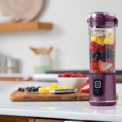Ninja Blast Blender portable, 530 ml, rechargeable et sans fil BC151EUPR | couvercle résistant aux fuites et bec verseur, mini b