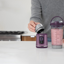 Ninja Blast Blender portable, 530 ml, rechargeable et sans fil BC151EUPR | couvercle résistant aux fuites et bec verseur, mini b