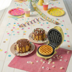 Bestron Mini gaufrier pour gaufres classiques, Petit gaufrier avec revêtement anti-adhésif, pour les anniversaires d'enfants, le
