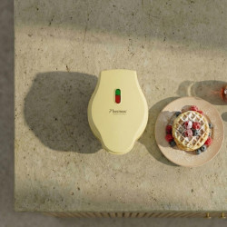 Bestron Mini gaufrier pour gaufres classiques, Petit gaufrier avec revêtement anti-adhésif, pour les anniversaires d'enfants, le